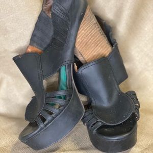 Platform show with wood heels